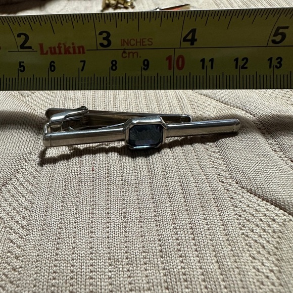 Mila shön tie clip Brass x luminous shell x glass - Picture 5 of 6